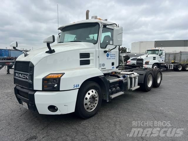 Mack AN64T وحدات الجر