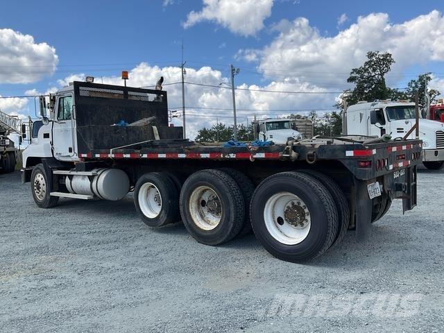 Mack CH 613 شاحنات مسطحة/مفصلية الجوانب