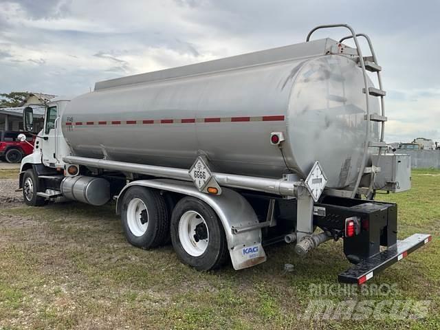 Mack CH613 شاحنات ذات صهاريج