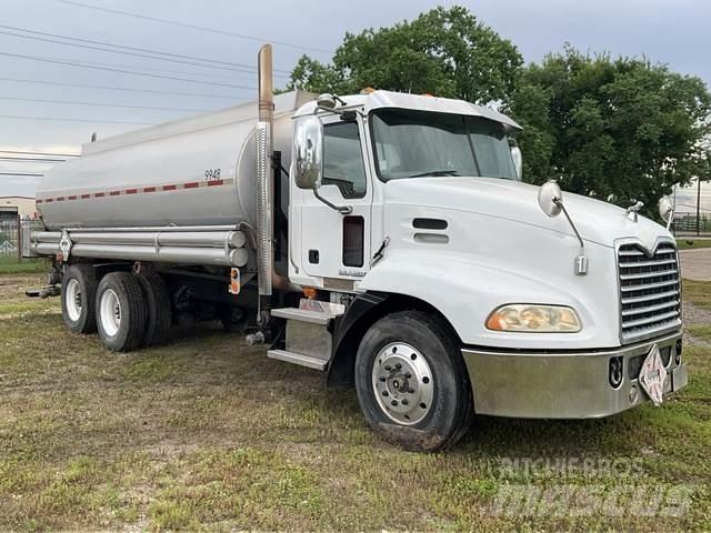 Mack CH613 شاحنات ذات صهاريج