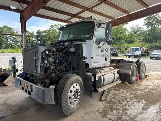Mack CH613 وحدات الجر