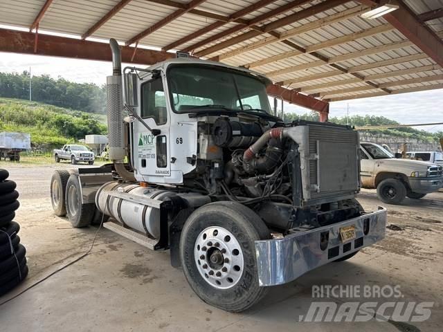 Mack CH613 وحدات الجر