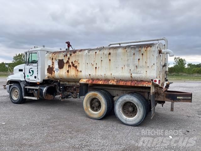 Mack CH613 صهاريج مياه