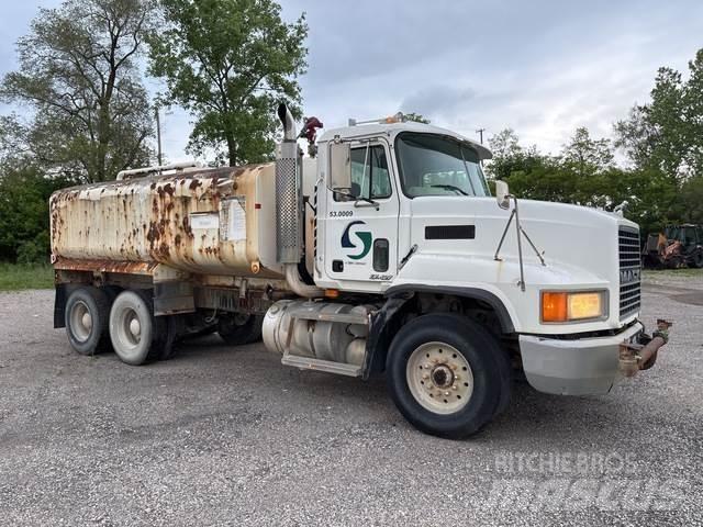 Mack CH613 صهاريج مياه