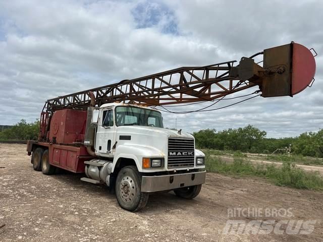 Mack CH613 أخرى