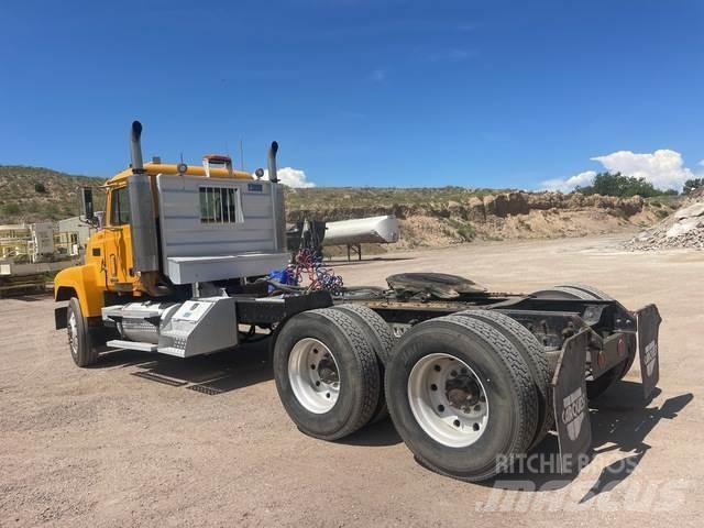 Mack CH613 وحدات الجر