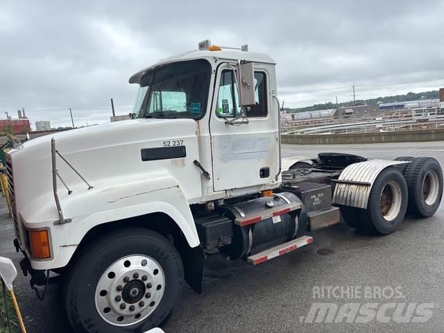 Mack CH613 وحدات الجر