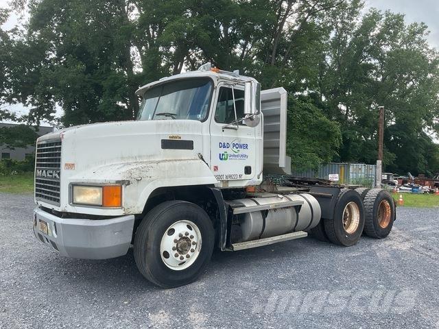 Mack CH613 وحدات الجر