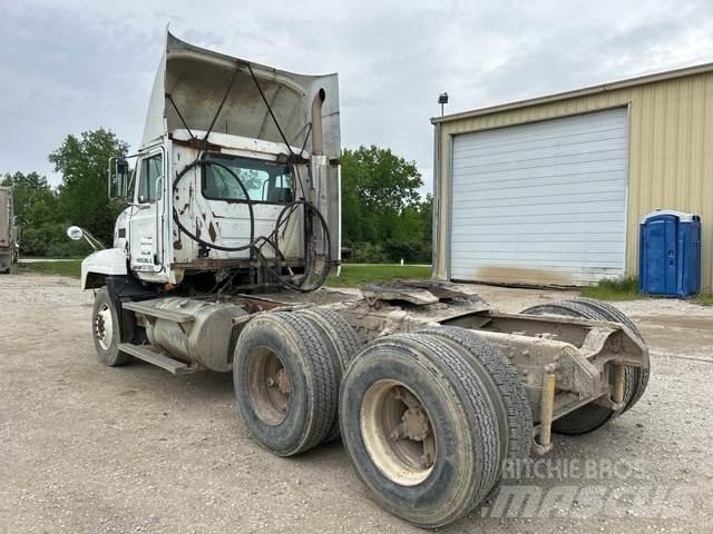 Mack CH613 وحدات الجر