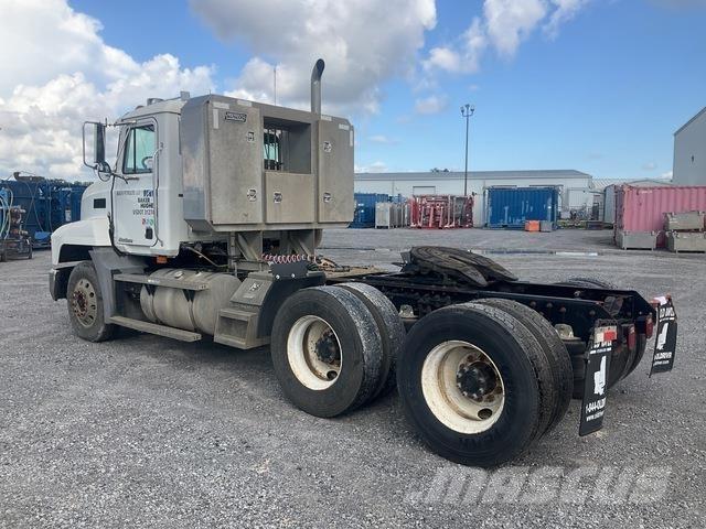 Mack CH613 وحدات الجر