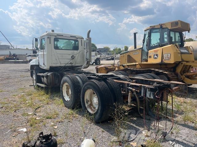 Mack CH613 وحدات الجر