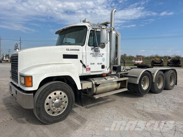 Mack CH613 وحدات الجر