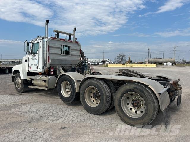 Mack CH613 وحدات الجر
