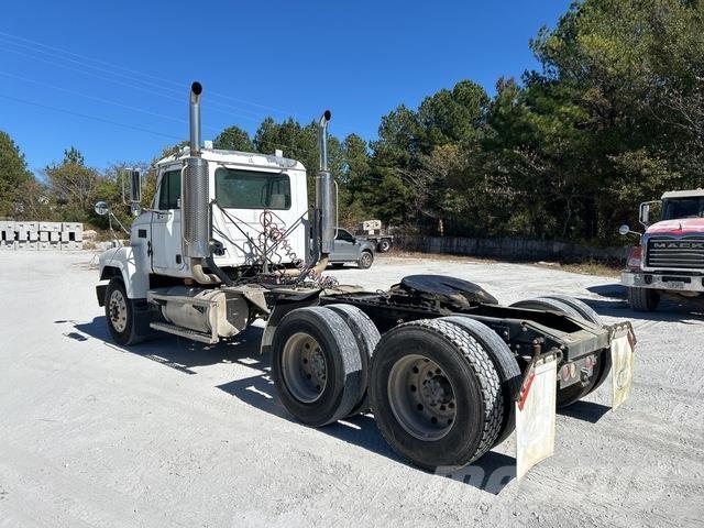 Mack CH613 وحدات الجر