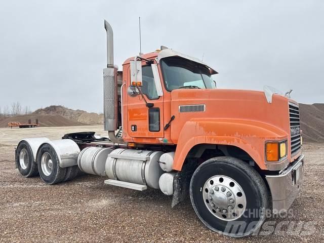 Mack CHN613 وحدات الجر