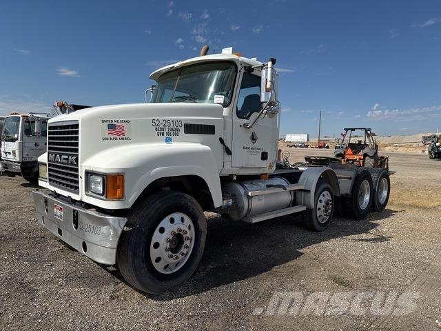 Mack CHN613 وحدات الجر