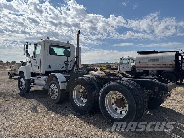 Mack CHN613 وحدات الجر