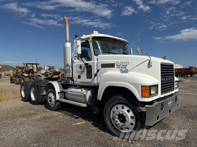 Mack CHN613 وحدات الجر