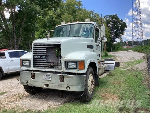 Mack CHN613 كابينة والداخلية