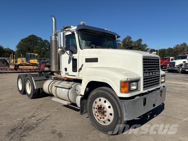 Mack CHN613 وحدات الجر