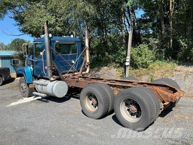 Mack CHU613 كابينة والداخلية