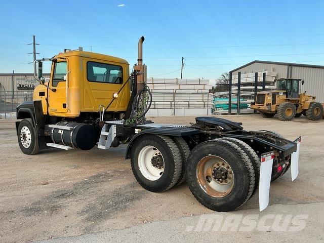 Mack CHU613 وحدات الجر