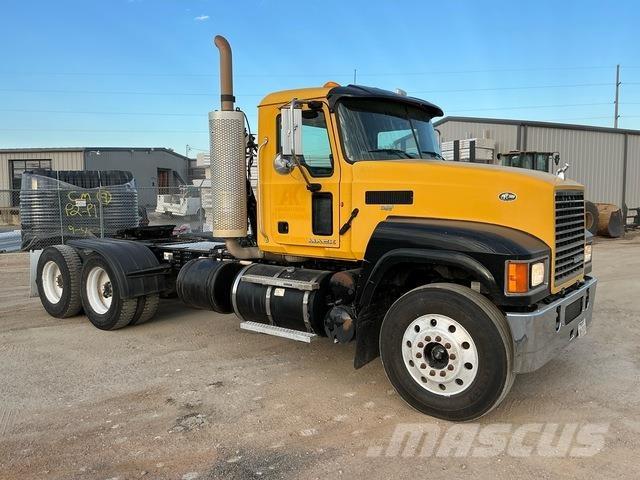 Mack CHU613 وحدات الجر