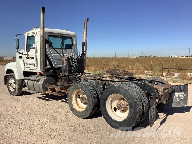 Mack CHU613 وحدات الجر