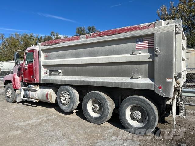 Mack CHU613 شاحنات قلابة