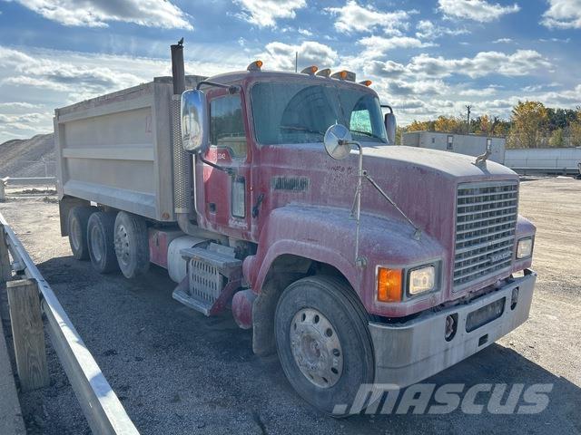 Mack CHU613 شاحنات قلابة