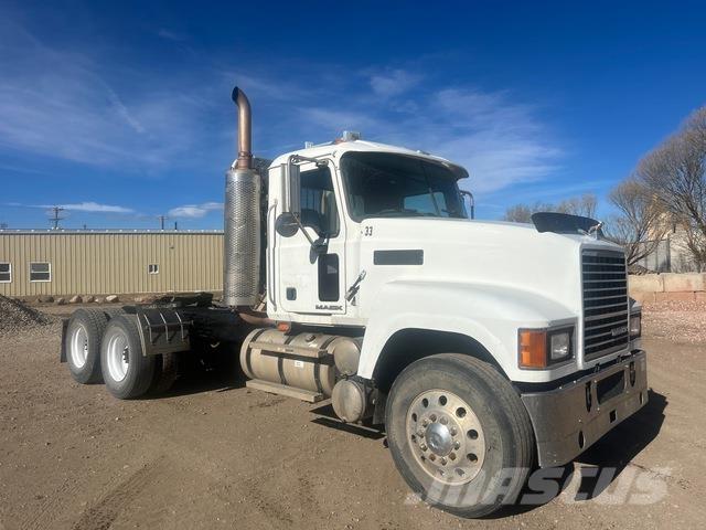 Mack CHU613 وحدات الجر