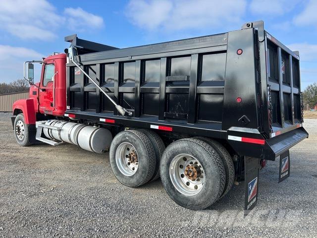 Mack CHU613 شاحنات قلابة