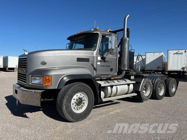 Mack CL713 وحدات الجر