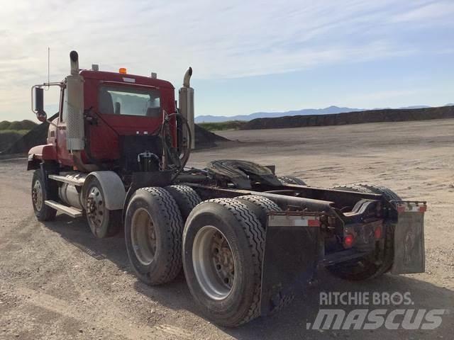 Mack CL733 وحدات الجر