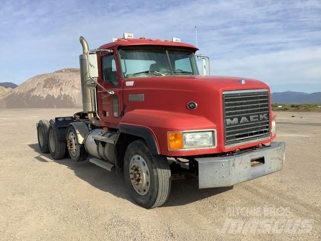 Mack CL733 وحدات الجر