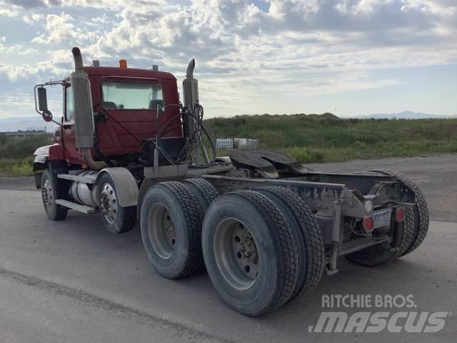 Mack CL733 وحدات الجر
