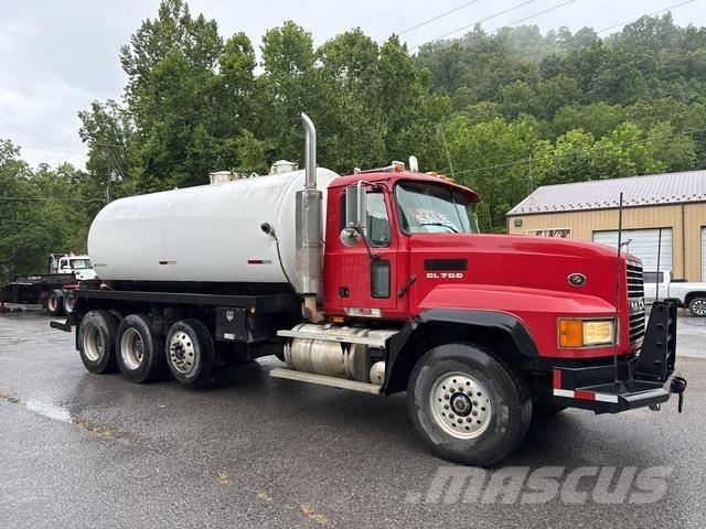 Mack CL733 شاحنات مزدوجة / خلخلة