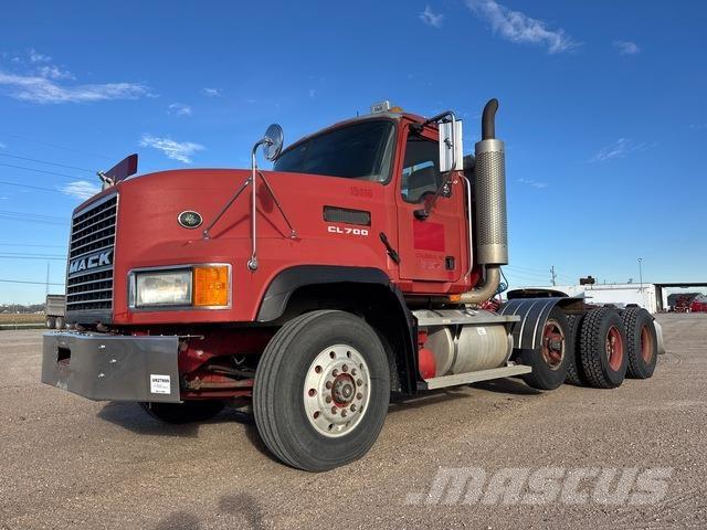Mack CL733 وحدات الجر
