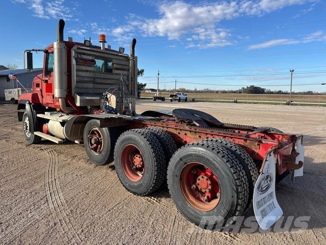 Mack CL733 وحدات الجر