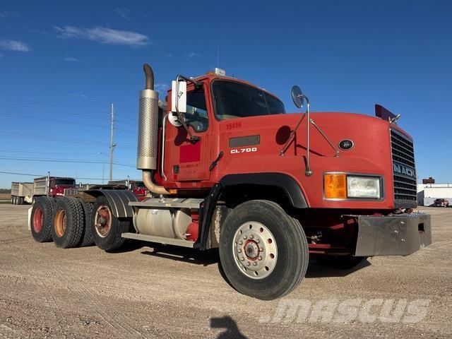 Mack CL733 وحدات الجر