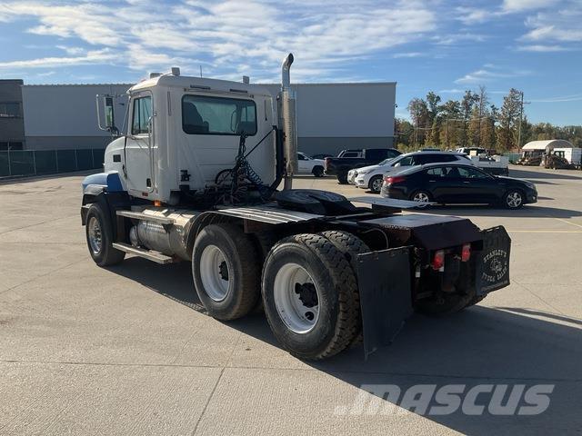 Mack CL753 وحدات الجر