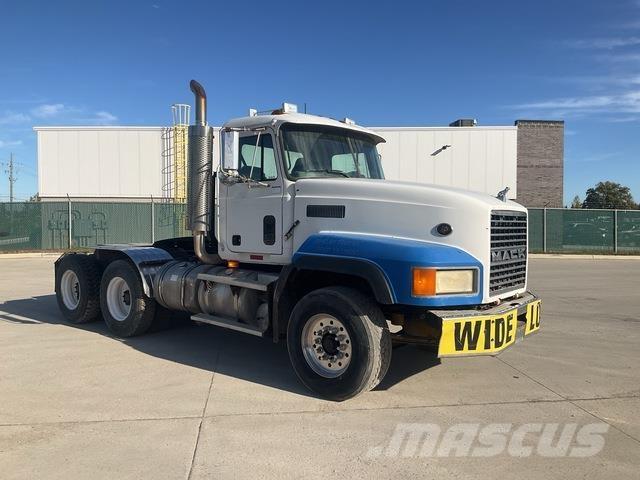 Mack CL753 وحدات الجر