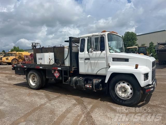 Mack CS200P أخرى