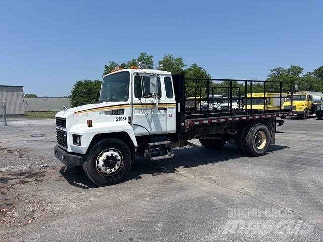 Mack CS300P شاحنات مسطحة/مفصلية الجوانب