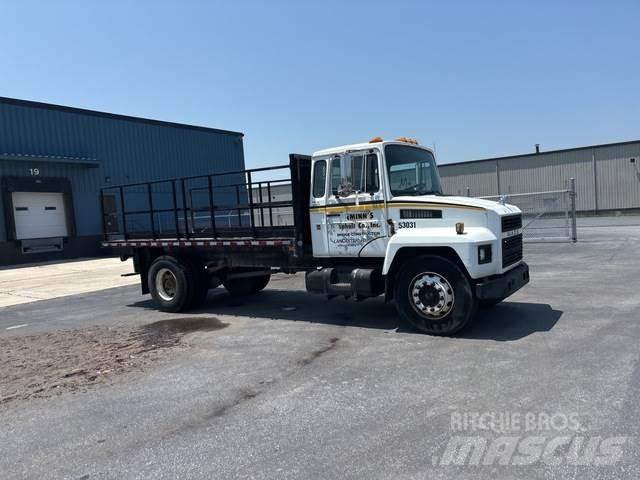Mack CS300P شاحنات مسطحة/مفصلية الجوانب