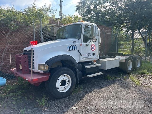 Mack CTP713 وحدات الجر