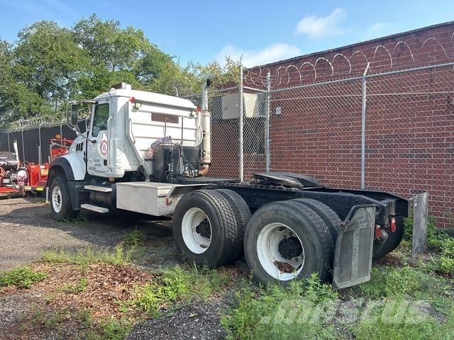 Mack CTP713 وحدات الجر