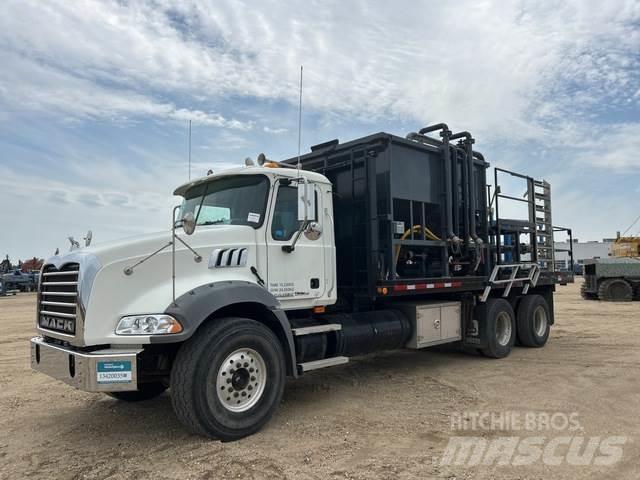 Mack CTR713B أخرى