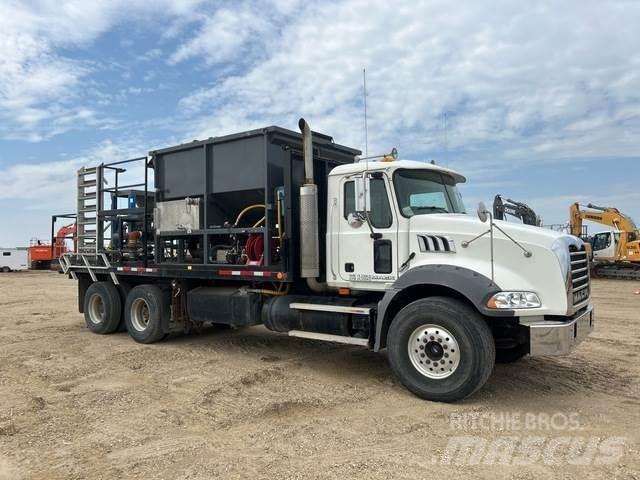 Mack CTR713B أخرى