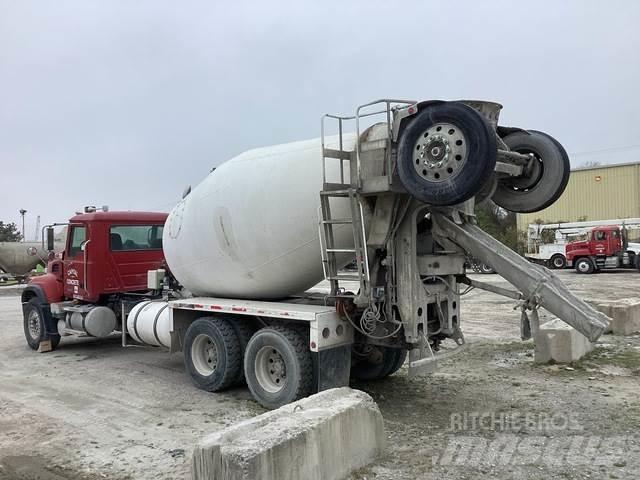 Mack CV513 شاحنات أخرى